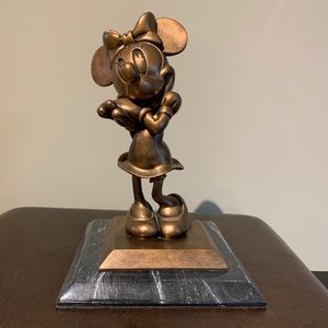 Minnie Mouse figurine